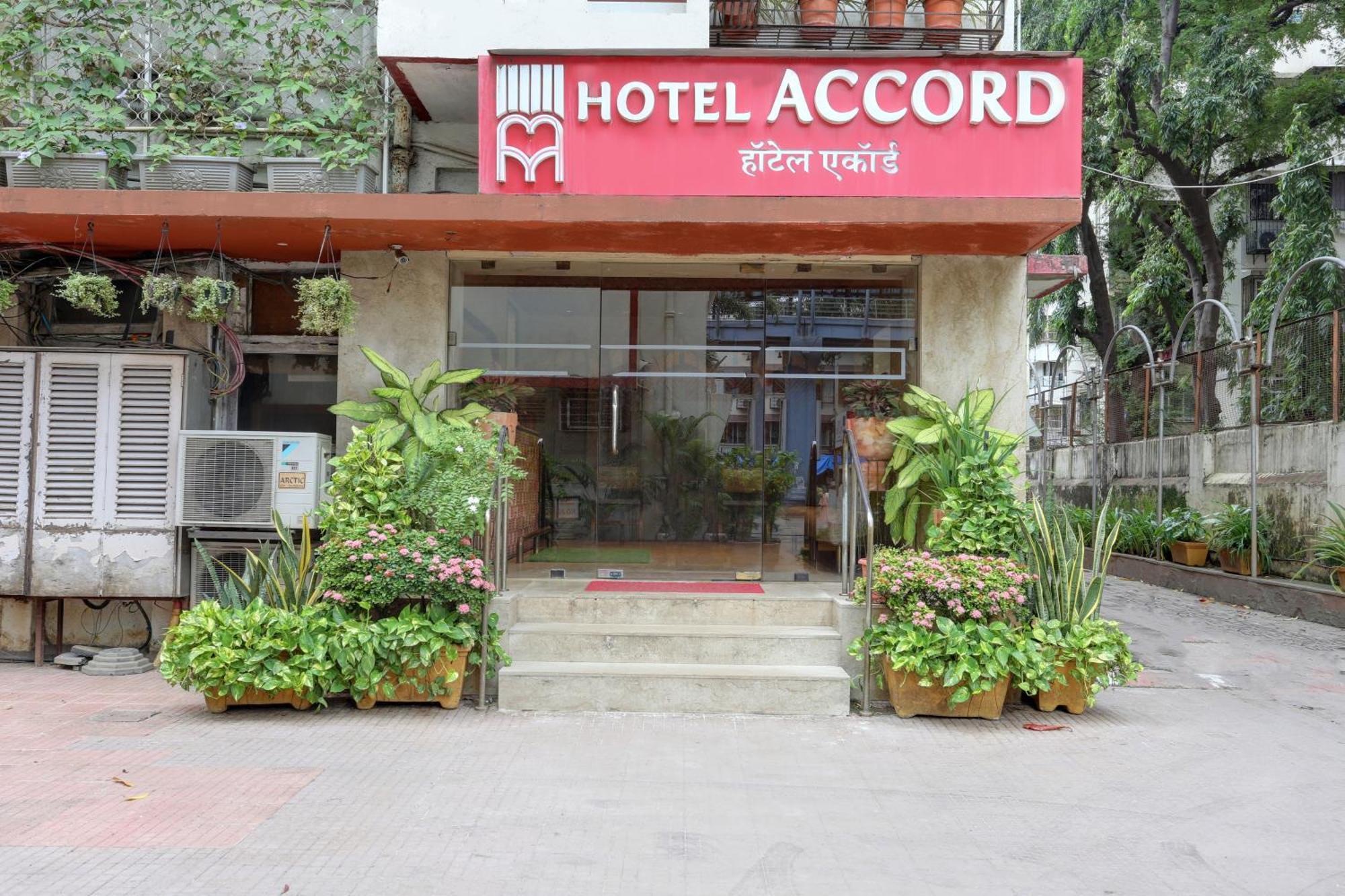 Accord Hotel Мумбаи Экстерьер фото