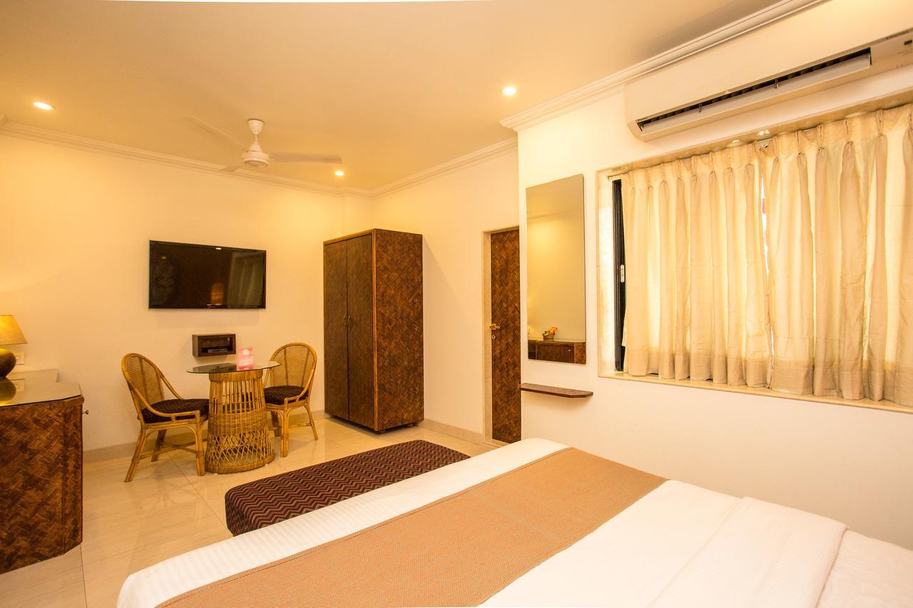 Accord Hotel Мумбаи Экстерьер фото